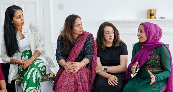 Madhuri talking with other bereaved mums from South Asian communities 