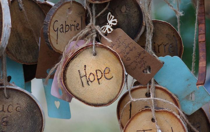 remembrance tokents on baby loss tree, token says 'hope'