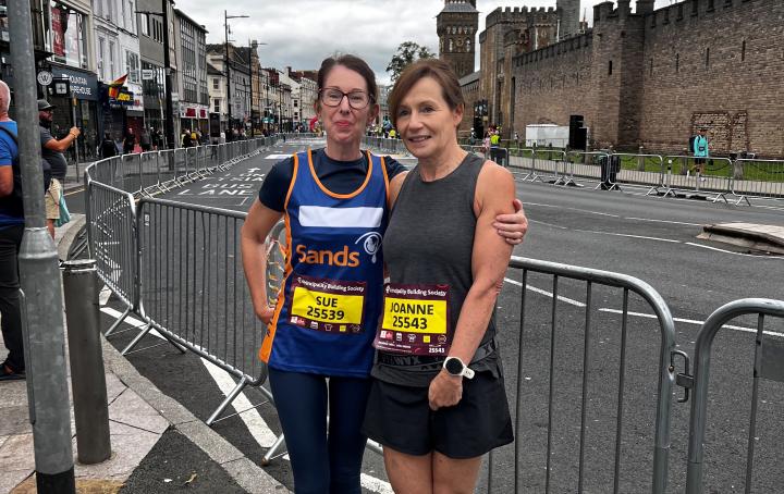 Two female runners posing for a photo